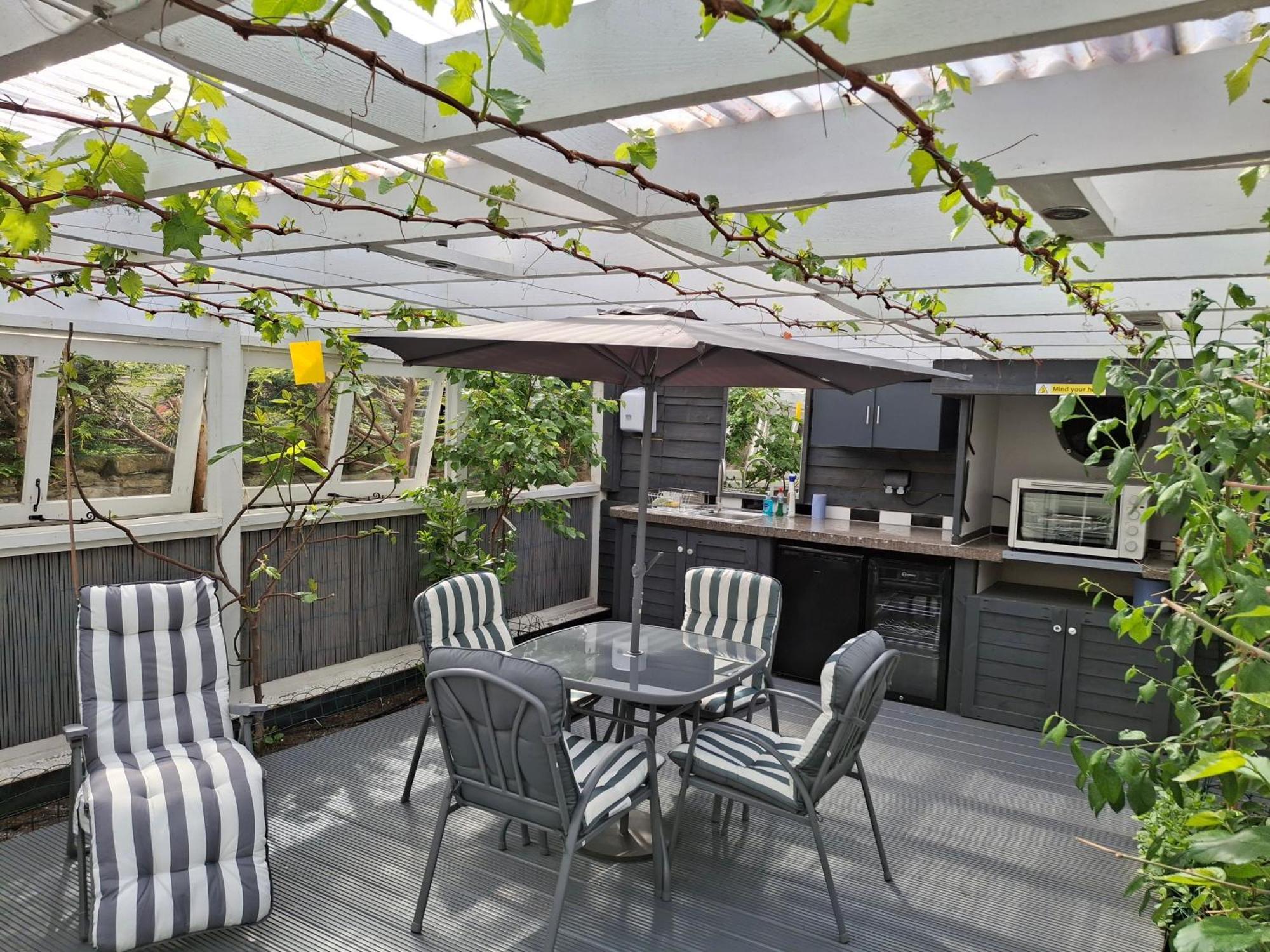 The Treehouse By Airlie Apartment Nairn Exterior foto